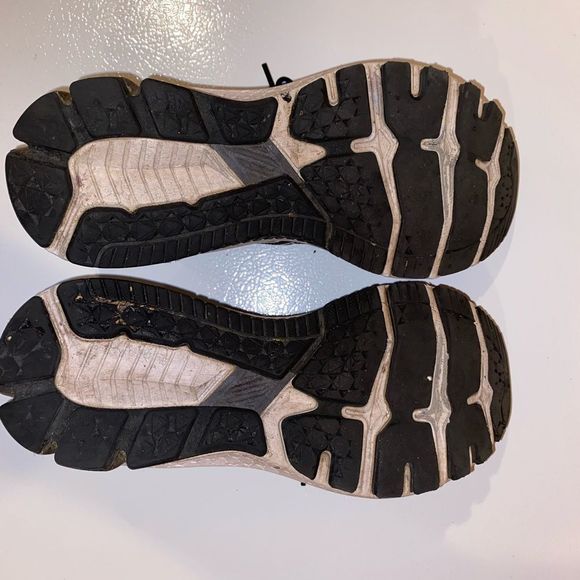 ASICS size 7 1/2 running sneakers - Picture 6 of 9